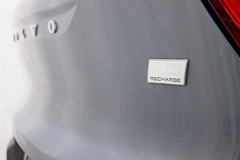2021 Volvo XC40 Recharge Pure Electric P8