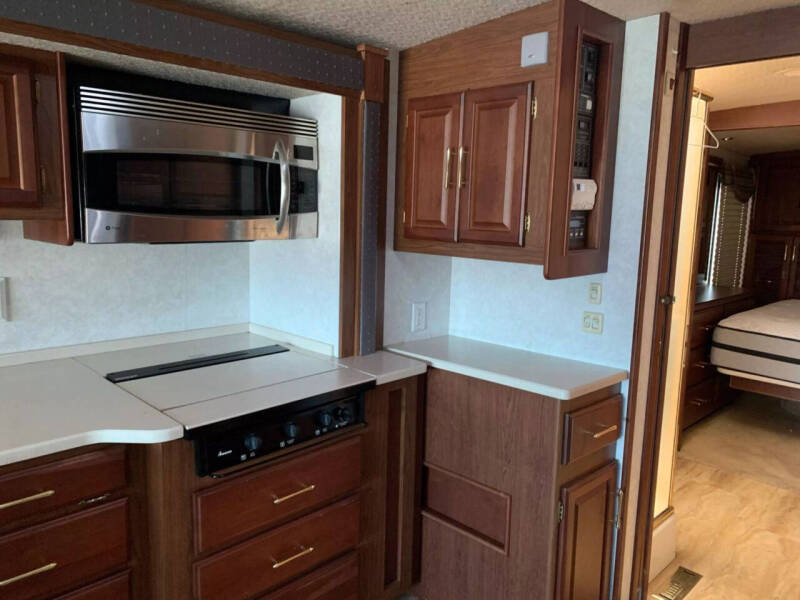 2004 Freightliner XC Chassis