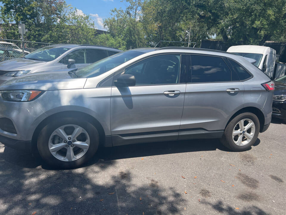 2020 Ford Edge SE photo 3