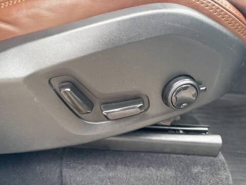 2024 Volvo XC90 Recharge T8 Ultimate Bright Theme 7P