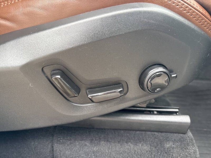 2024 Volvo XC90 Recharge T8 Ultimate Bright Theme 7P