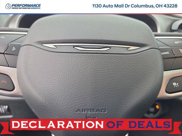 2027 Chrysler Pacifica Select