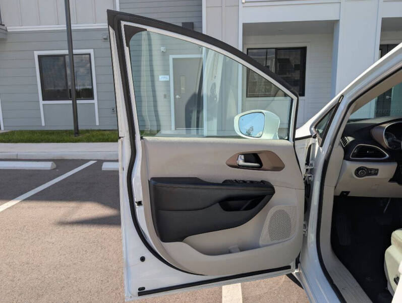 2017 Chrysler Pacifica Touring-L