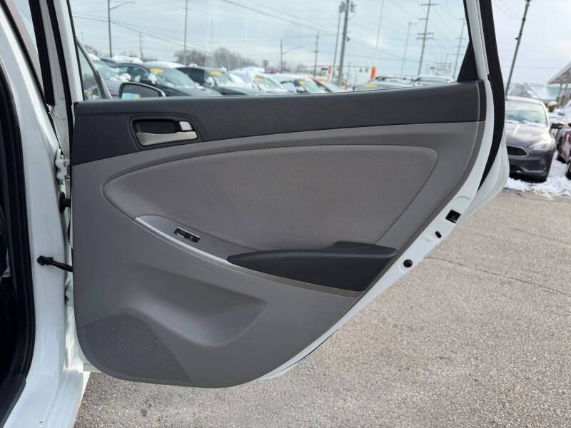 2016 Hyundai Accent SE