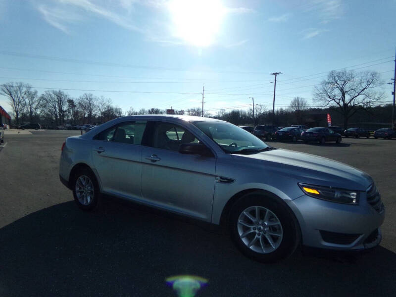 2014 Ford Taurus SE photo 3