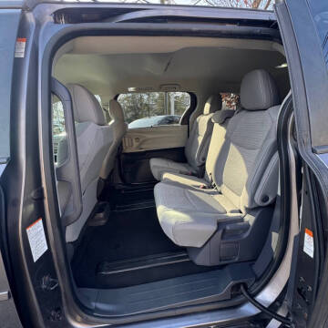2021 Toyota Sienna LE 8-Passenger