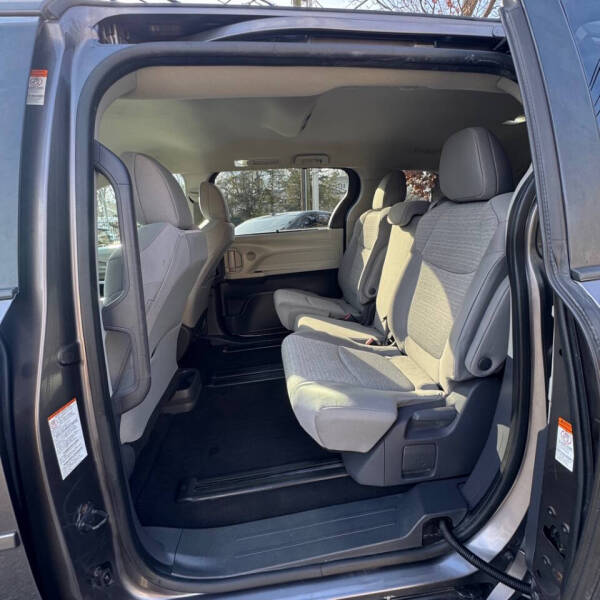 2021 Toyota Sienna LE 8-Passenger