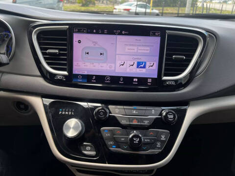 2022 Chrysler Pacifica Touring L