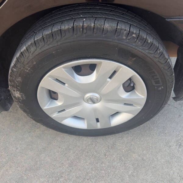 2011 Nissan Versa 1.8 S