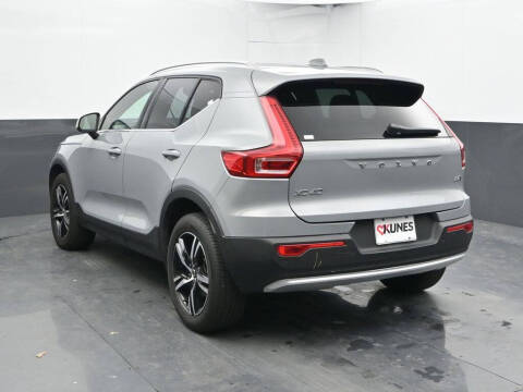 2025 Volvo XC40 B5 Core Bright Theme