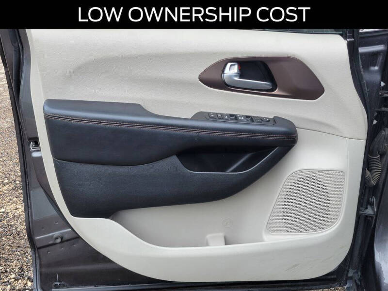2017 Chrysler Pacifica Touring-L