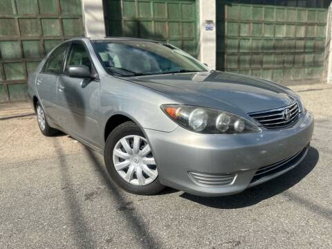 2006 Toyota Camry for sale at Illinois Auto Sales in Paterson NJ