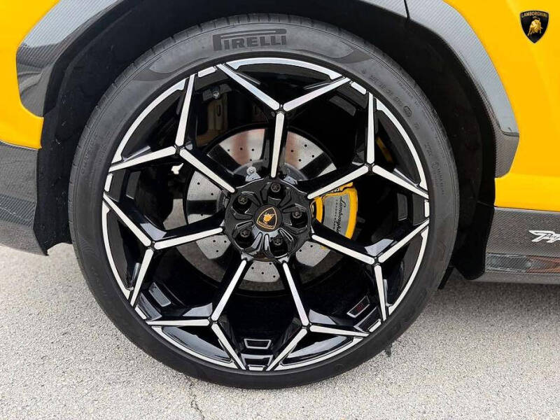 2024 Lamborghini Urus Performante