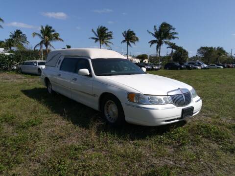 2002 Lincoln Town Car for sale at LAND & SEA BROKERS INC in Pompano Beach FL