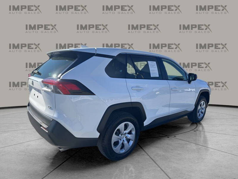 2025 Toyota RAV4 LE