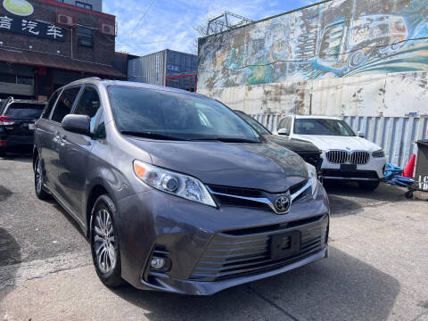 2019 Toyota Sienna XLE 8-Passenger