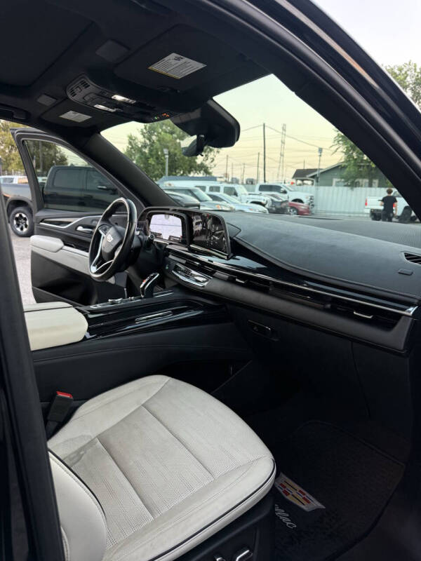 2023 Cadillac Escalade Sport