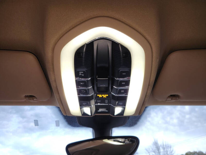 2014 Porsche Cayenne Platinum