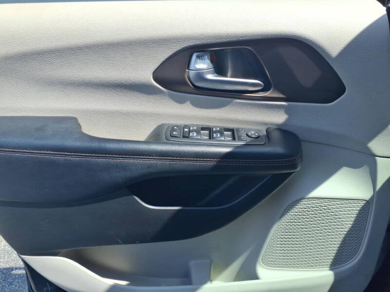 2017 Chrysler Pacifica Touring-L Plus