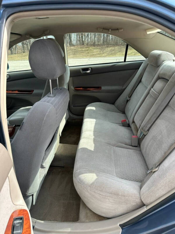 2004 Toyota Camry LE