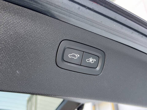 2022 Volvo XC90 T5 Momentum