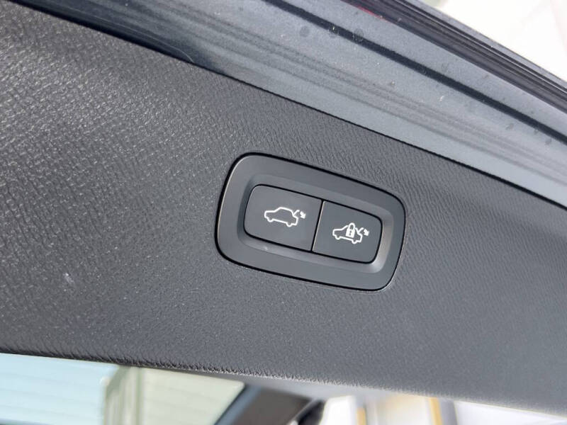 2022 Volvo XC90 T5 Momentum