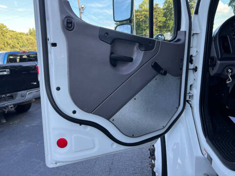 2016 Freightliner M2 106