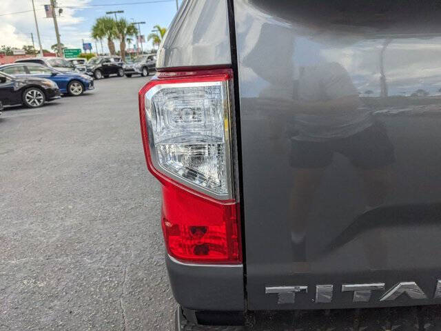2022 Nissan Titan 7