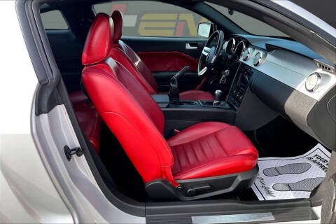 2005 Ford Mustang GT Deluxe