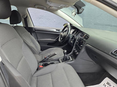 2018 Volkswagen Golf TSI S