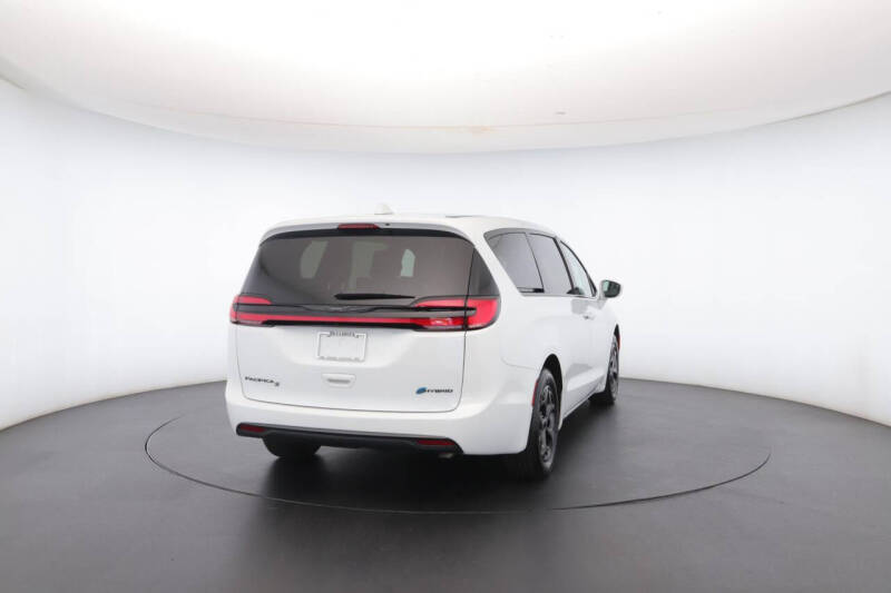 2022 Chrysler Pacifica Hybrid Touring L
