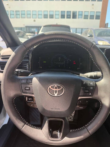 2025 Toyota Camry SE