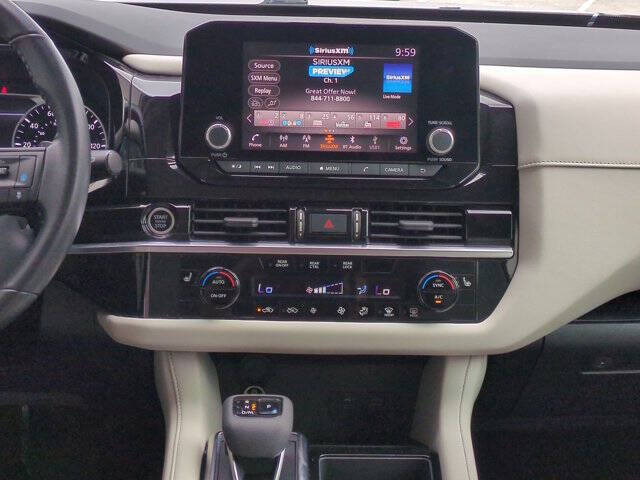 2022 Nissan Pathfinder SV