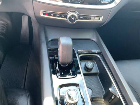 2024 Volvo S60 B5 Core Dark Theme