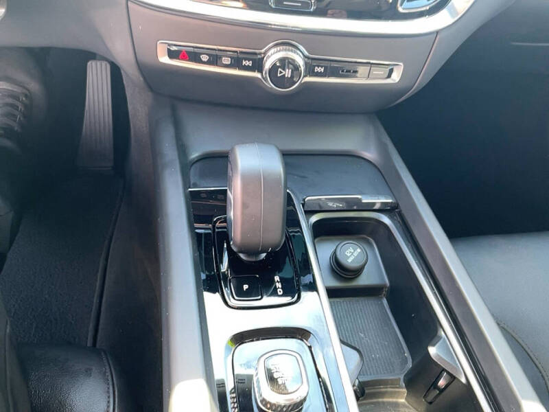 2024 Volvo S60 B5 Core Dark Theme