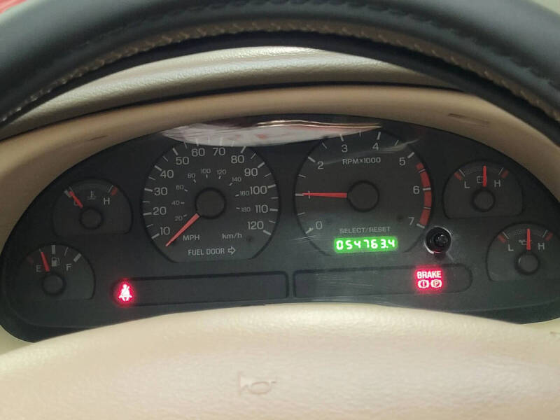 2004 Ford Mustang Deluxe