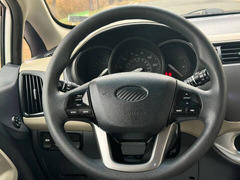 2012 Kia Rio 5-Door LX