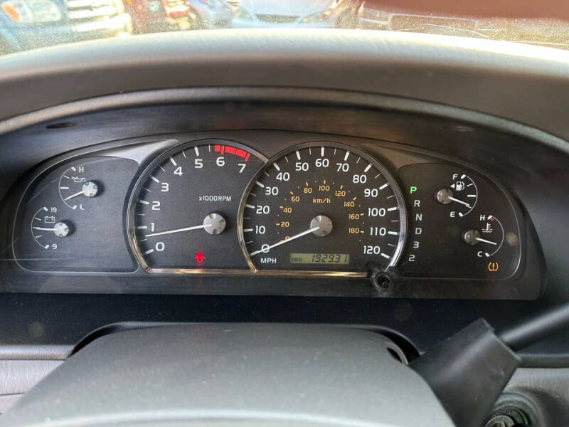 2005 Toyota Sequoia SR5