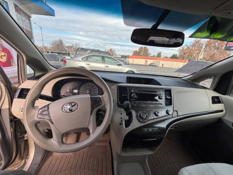 2011 Toyota Sienna LE 8-Passenger