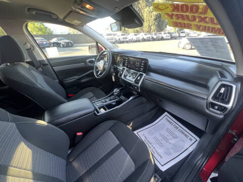 2023 Kia Sorento LX