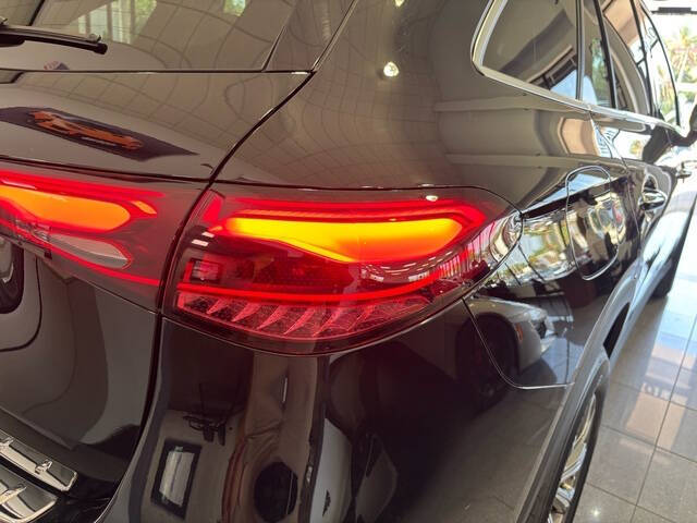 2024 Mercedes-Benz GLC 12