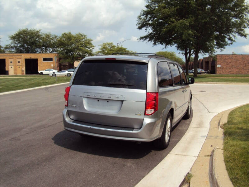 2015 Dodge Grand Caravan null photo 2