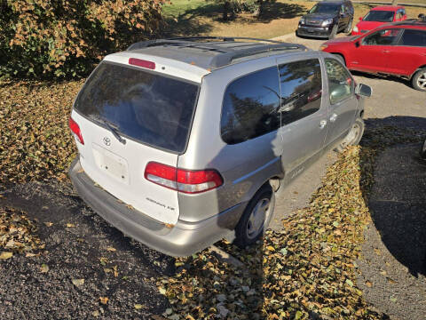 2001 Toyota Sienna LE