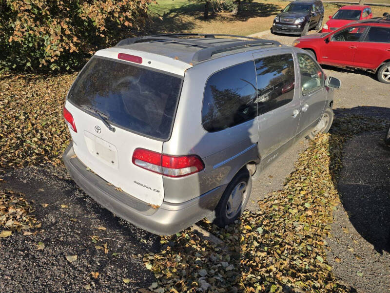 2001 Toyota Sienna LE