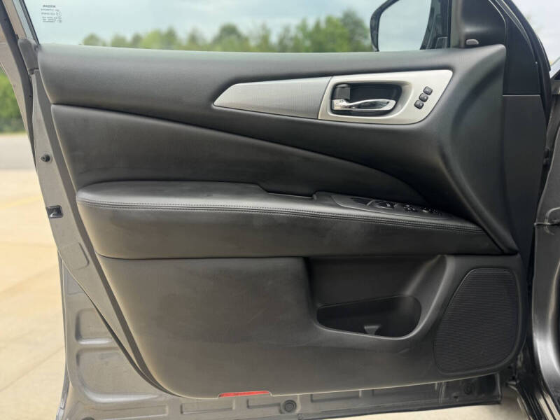 2017 Nissan Pathfinder SL