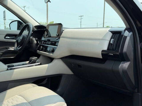 2022 Nissan Pathfinder SV