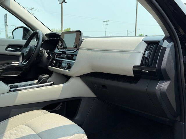 2022 Nissan Pathfinder SV