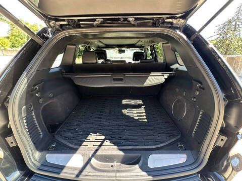 2016 Jeep Grand Cherokee SRT Night