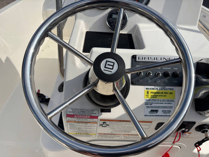 2019 Bayliner Element F18