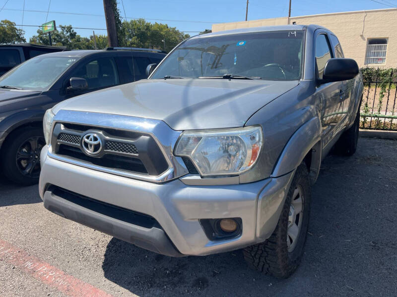 2014 Toyota Tacoma PreRunner photo 2